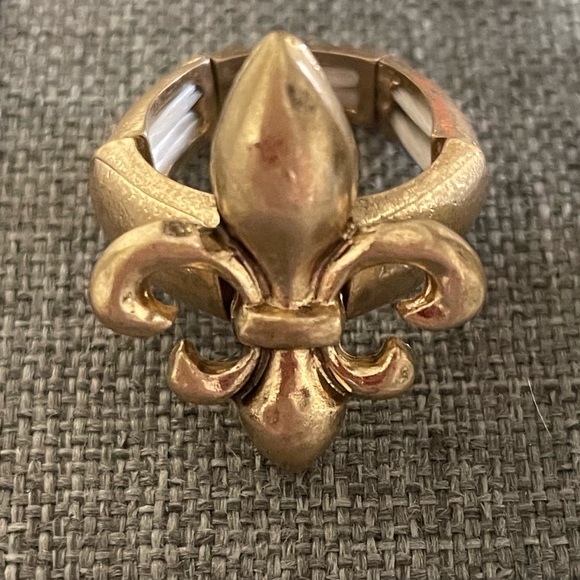 🎉⚜️NEW Gold Fleur De Lis Stretch Ring Game Days Saints Who Dat - Picture 2 of 4